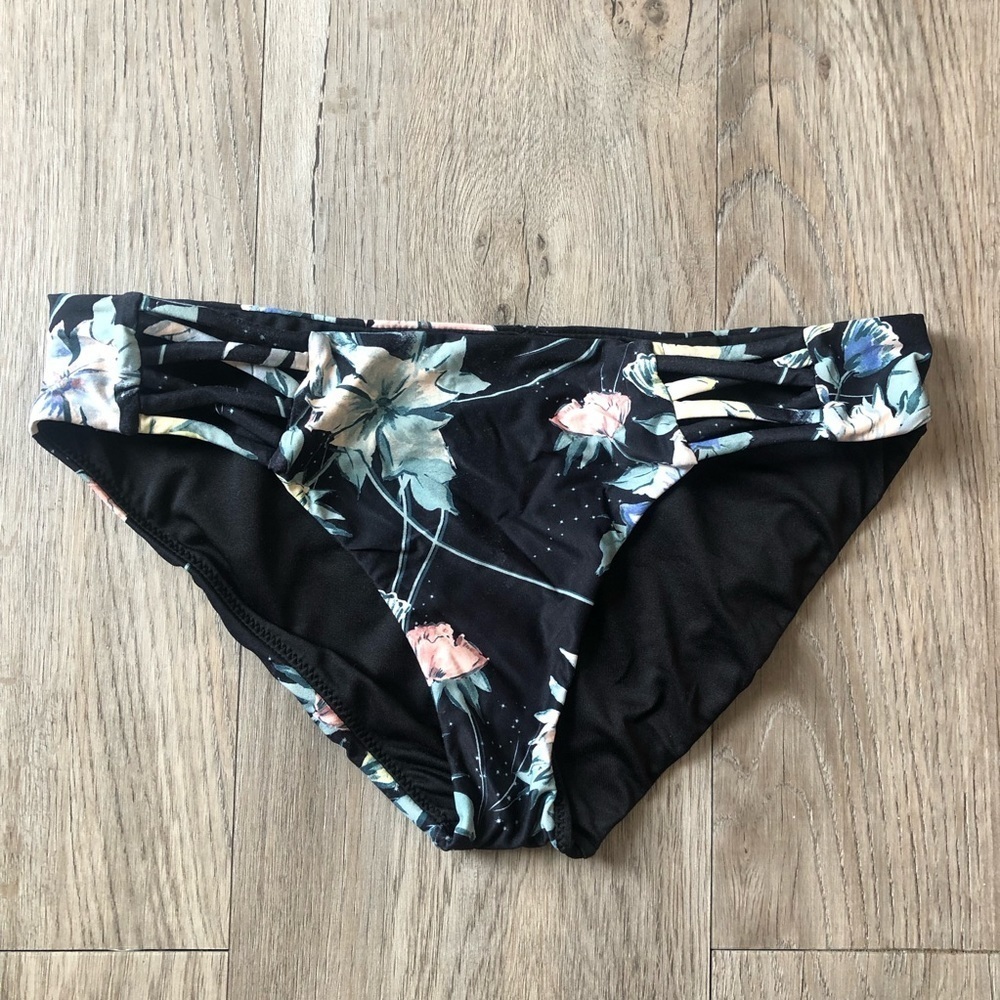🔥SALE- any 4/$20. O’Neill Girls Swim Bottoms Size 14